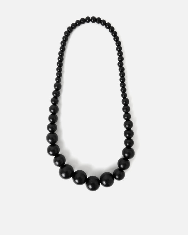 Nero collar con cuentas grandes