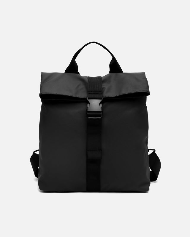 Nere mochila con solapa en nylon