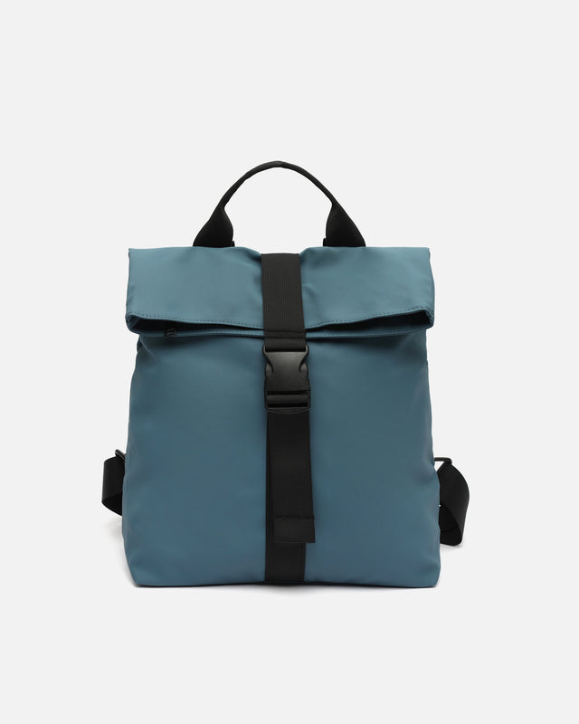 Nere mochila con solapa en nylon