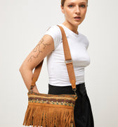 Jovani bolso bandolera jacquard con flecos y detalles metálicos 