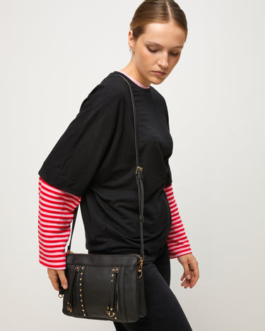 Nikasi bolso bandolera con bolsillos frontales y detalles metálicos 